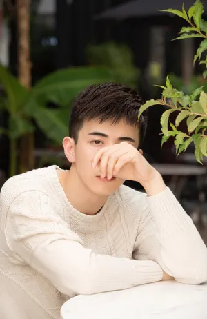 李川文艺暖男帅气写真高清图片