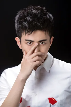 李川白衬衫帅气有型时尚写真图片_1