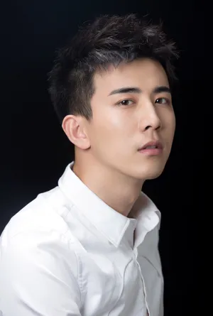 李川白衬衫帅气有型时尚写真图片_5