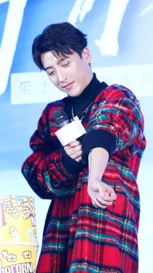 应昊茗发布会帅气图片_6