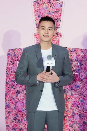 欧豪帅气养眼活动照图片_1