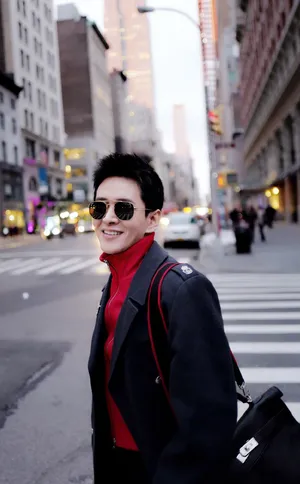 黄宥明最新时尚街拍图片