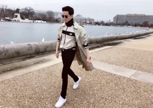 黄宥明米色风衣异国时尚街拍图片_1