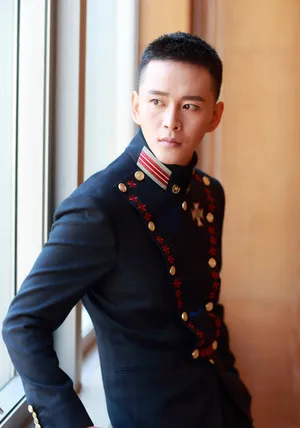 黄宥明英气十足军装写真高清图片_5