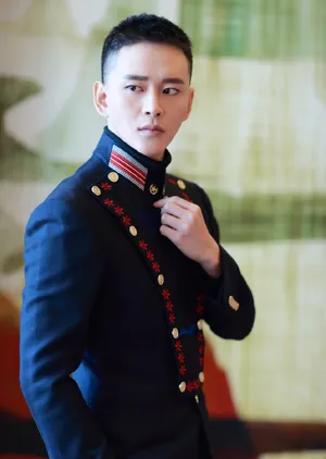 黄宥明英气十足军装写真高清图片_6