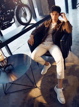 黄景瑜机车配型男时尚大片写真图片_4
