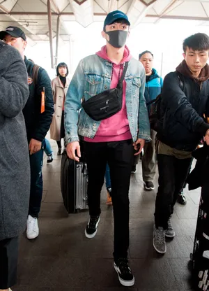 黄景瑜机场粉嫩街拍图片_4