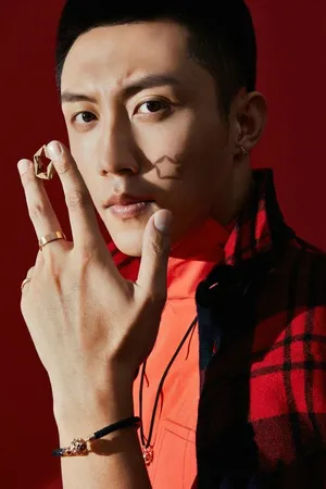 黄景瑜时尚杂志写真帅气图片_5