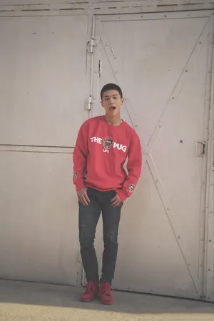 周澄奥冷峻帅气街拍图片_3