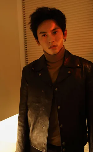 张哲瀚儒雅型男活动照图片_6