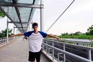 何东东高清帅气旅拍图片_2