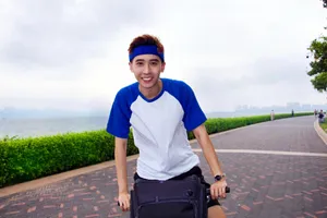 何东东高清帅气旅拍图片_3