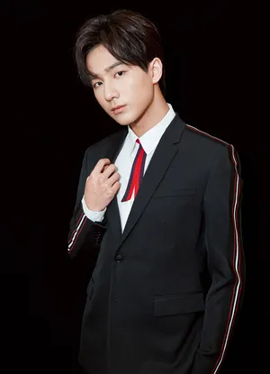 李宏毅帅气活动照图片_2