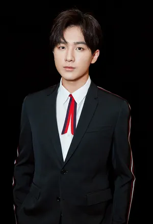 李宏毅帅气活动照图片_3