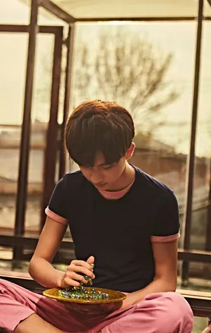 李宏毅休闲运动风时尚写真图片_4
