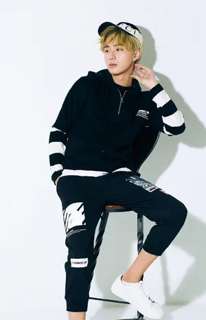 李宏毅帅气不羁时尚写真图片_3