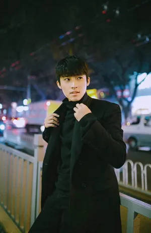 张赫帅气生活照图片_8