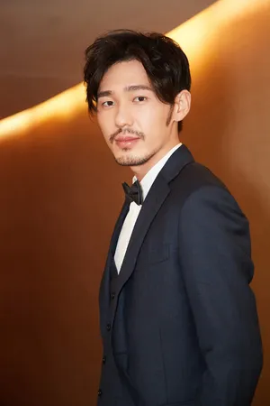 白宇帅气有型西装写真图片_2