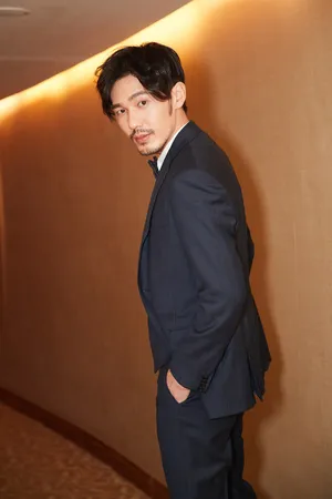 白宇帅气有型西装写真图片_3
