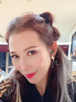 蔡少芬笑容明媚动人美艳自拍图片