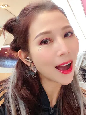 蔡少芬笑容明媚动人美艳自拍图片_3