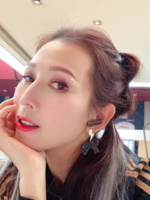 蔡少芬笑容明媚动人美艳自拍图片_6