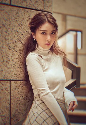 薛凯琪白色毛衣养眼写真图片_2