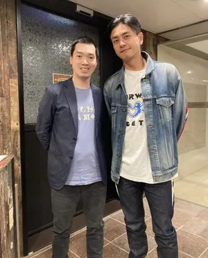 黄宗泽休闲装素颜帅气街拍图片