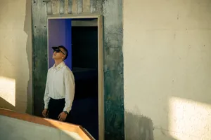 陈伟霆眼罩墨镜酷帅写真图片_2