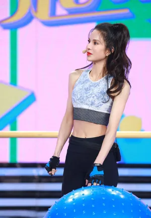 李若彤马甲线美飒性感美照图片_2