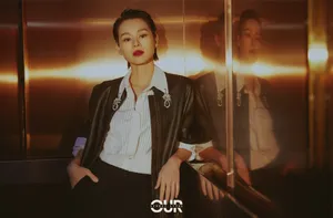 胡杏儿湿发红唇酷飒写真图片