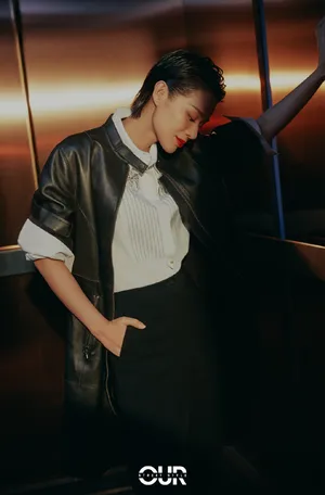 胡杏儿湿发红唇酷飒写真图片_5