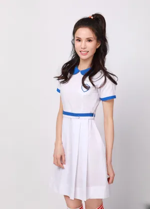 李若彤穿17岁时同款校服照图片