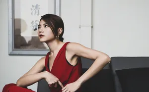 周秀娜红色礼服性感写真图片