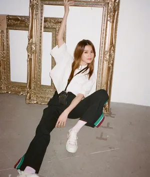 周秀娜休闲风时尚图片写真