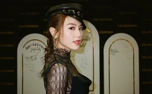 周秀娜黑色蕾丝上衣性感自拍照图片_2