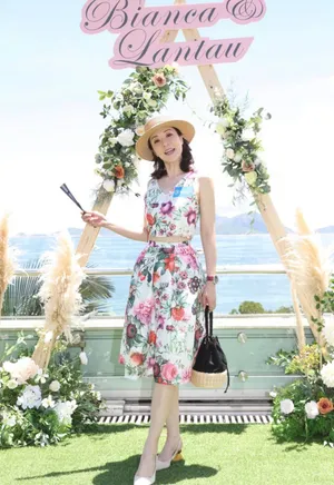 张可颐印花裙优雅写真图片_2