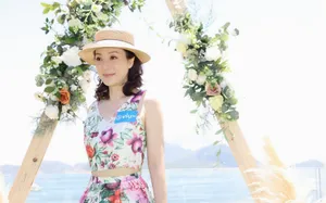 张可颐印花裙优雅写真图片_6