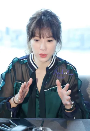 张可颐优雅温婉写真图片第1张