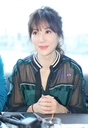 张可颐优雅温婉写真图片_2