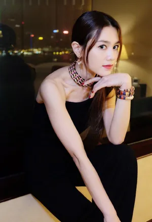 周秀娜裹胸阔腿裤知性性感写真