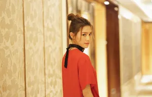 周秀娜红色长裙气质写真图片_2