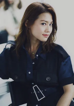 周秀娜迷人长腿高挑性感写真