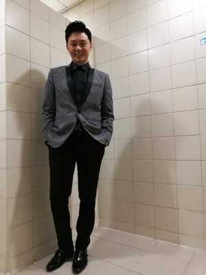 曹永廉西服帅气写真图片