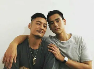 余文乐彭于晏成熟帅气对比照图片_3