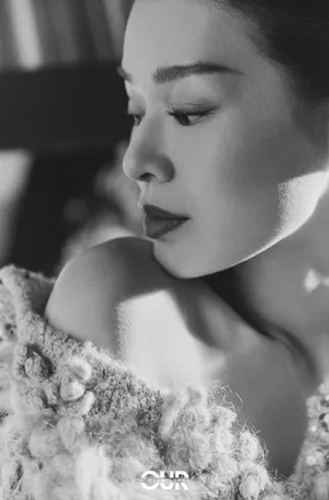 胡杏儿性感露肩写真图片