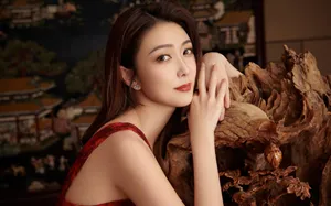 薛凯琪性感吊带红裙写真图片_2