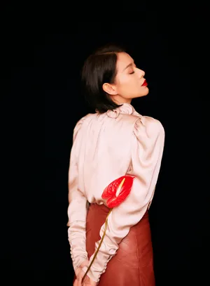 胡杏儿短发性感靓丽写真图片_2