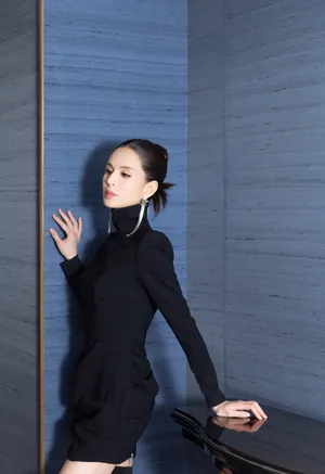 李若彤连胜黑裙性感写真图片_4