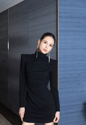 李若彤连胜黑裙性感写真图片_5